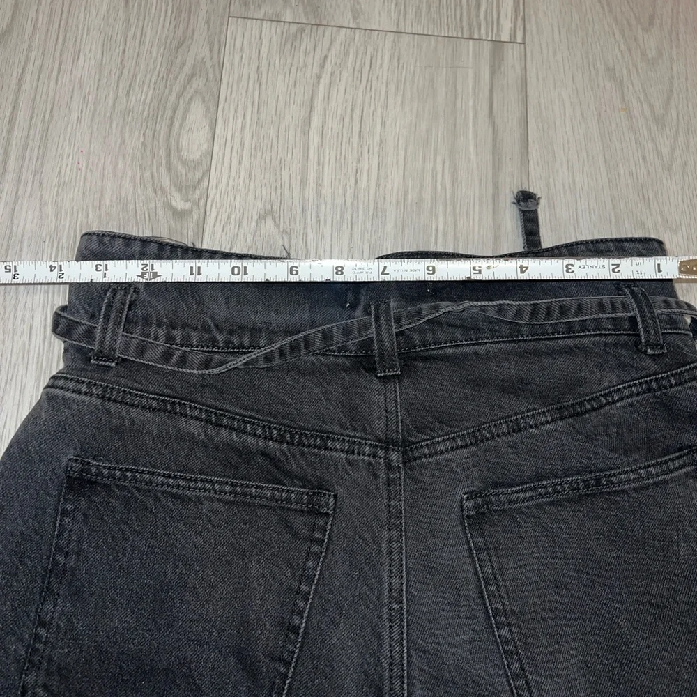 Forever 21 Black Denim Cut Off Belted Mom Jean Shorts High Rise  Size 27 - Picture 5 of 7